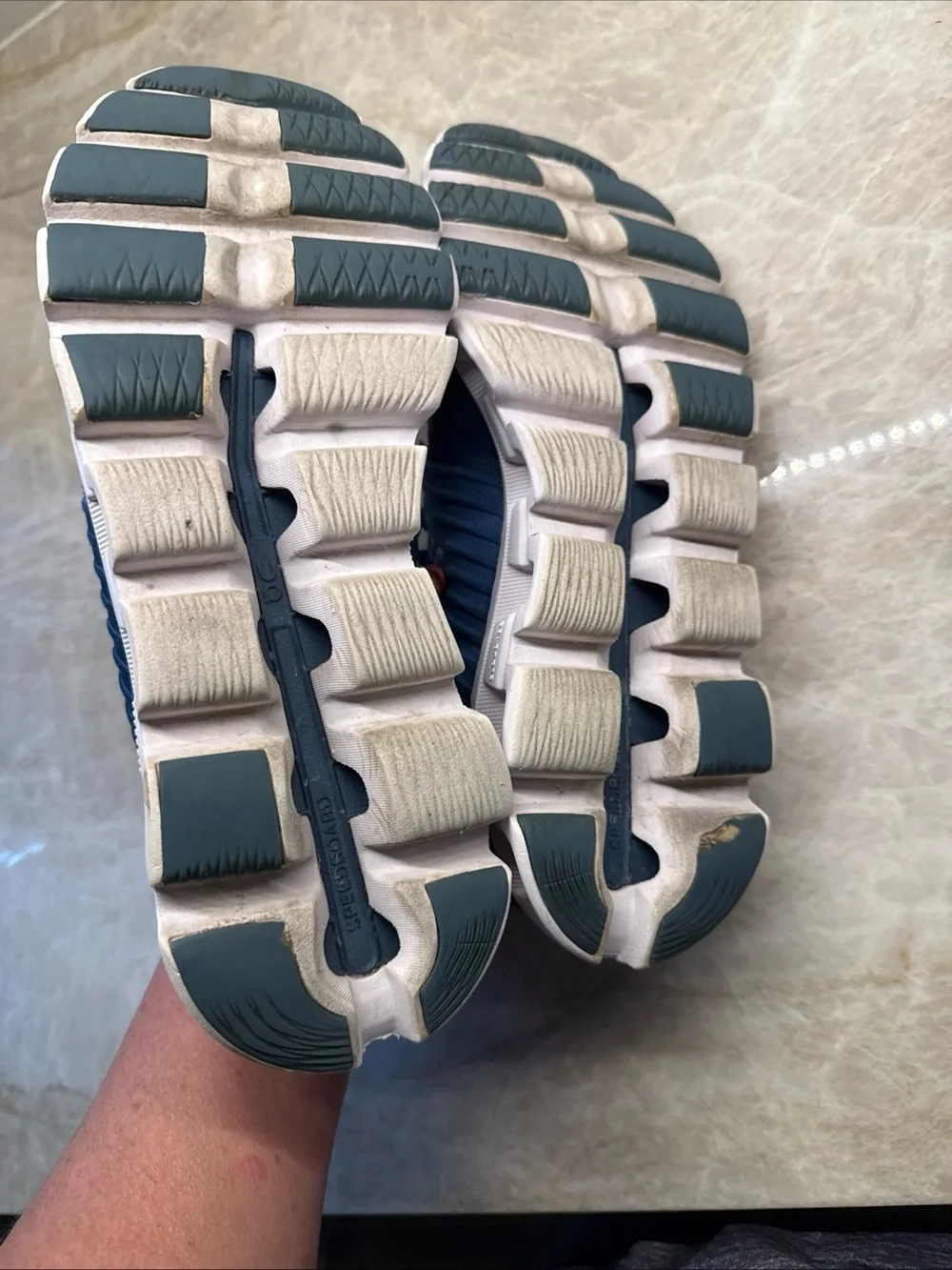 On Cloudswift Running Shoes Size 10